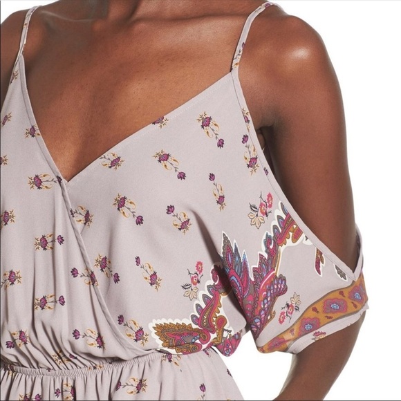 Astr the Label Floral Cold Shoulder Shorts Romper Size XS Paisley Pockets Casual - Picture 8 of 13